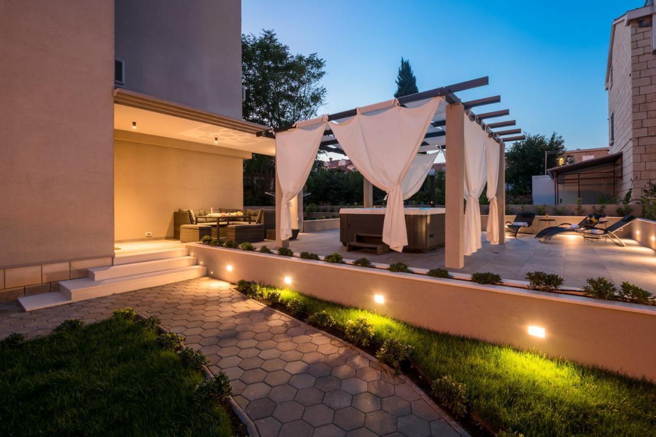 Family Apartment Dubrovnik - Private Jacuzzi Terrace, Private Parking Екстериор снимка